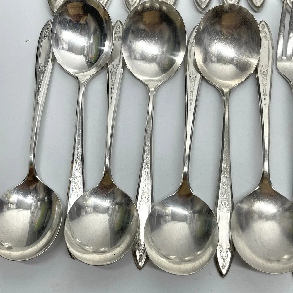 Wm A Rogers Debutante Grandeur Princess by Oneida Silverplate Flatware 34 piece